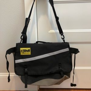 NWOT- Teva By Watershed messenger bag